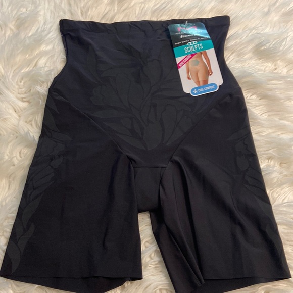 Maidenform Other - Maidenform Sculpts size L brand new with tags